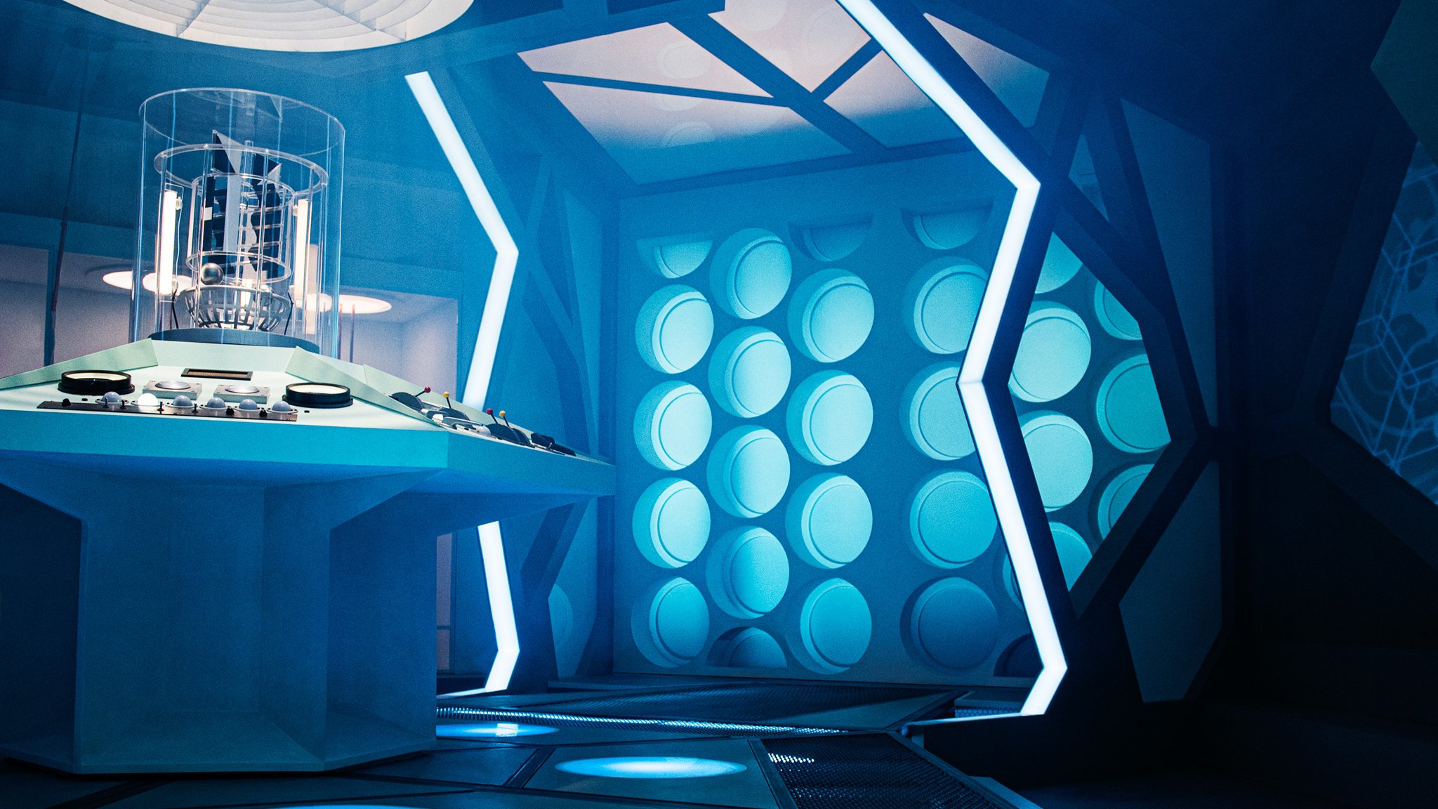 2019_Doctor_Who_tardis